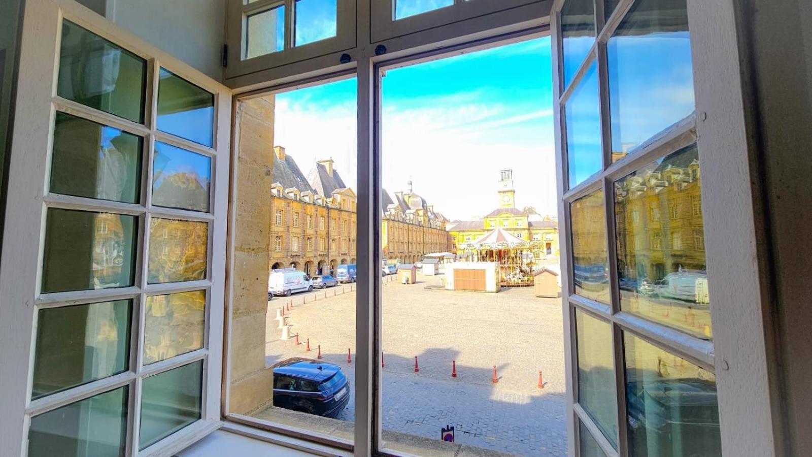 Grand 130m2 Vue Place Ducale Apartment Charleville-Mezieres