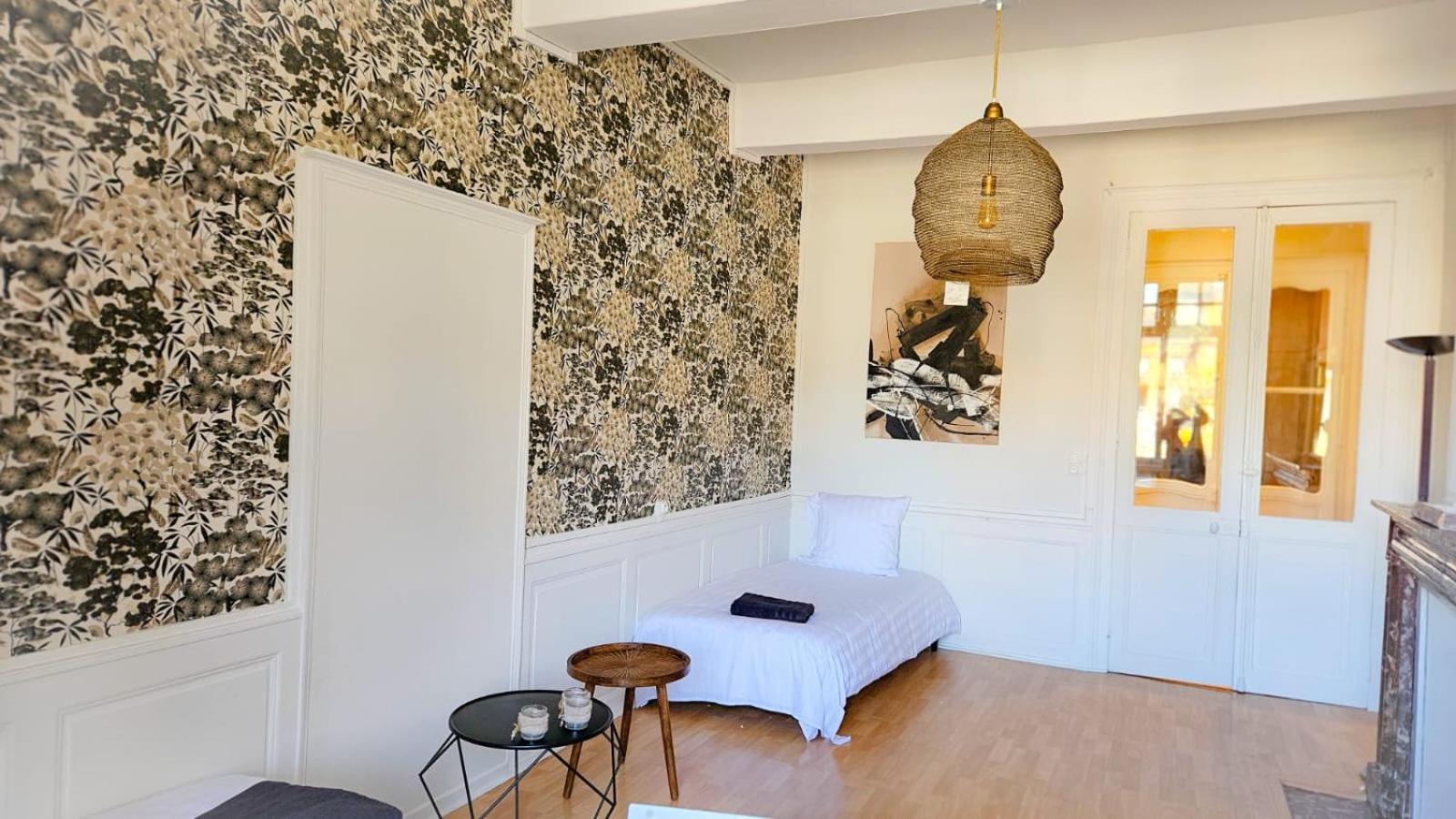 Grand 130m2 Vue Place Ducale Apartment